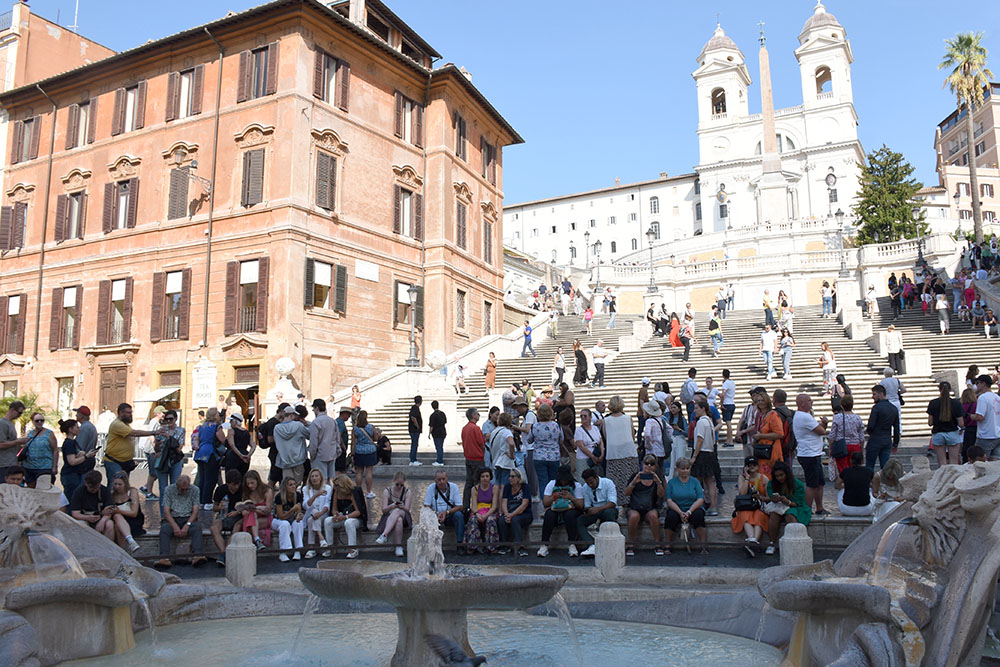 Crowds at the Spanish Steps